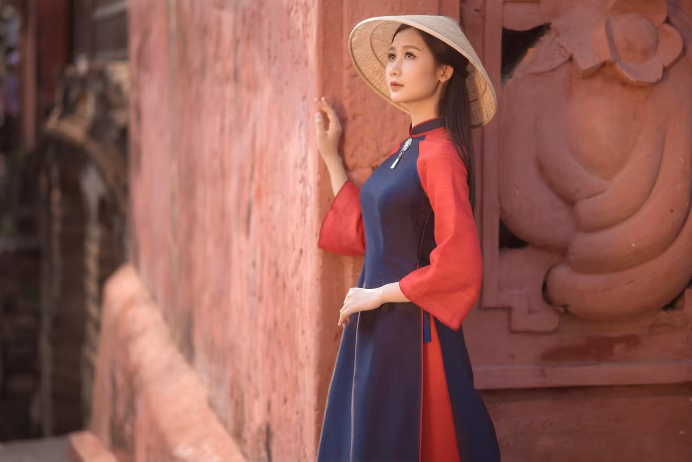 Hiện tại, Quế Anh đang học khoa Ngôn ngữ và Văn hoá Hàn Quốc, Trường Đại học Ngoại ngữ, Đại học Huế. Quế Anh từng đạt danh hiệu Á khôi 2 cuộc thi Hoa khôi Đại học Huế 2020.