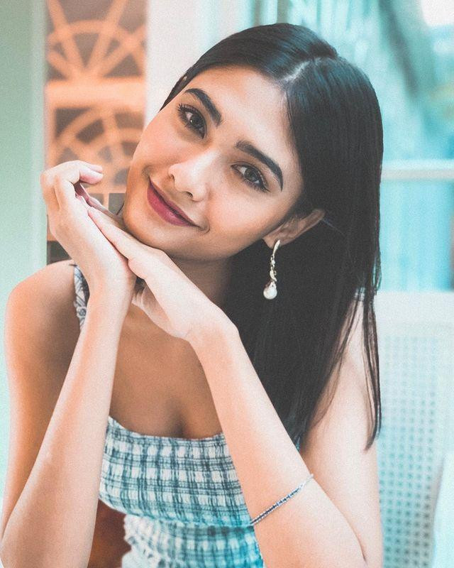 Được biết, Thuzar Wint Lwin đã dùng tiền tiết kiệm để giúp đỡ gia đình những người biểu tình ủng hộ dân chủ đã qua đời, đồng thời cô cũng kêu gọi sự giúp đỡ của quốc tế.