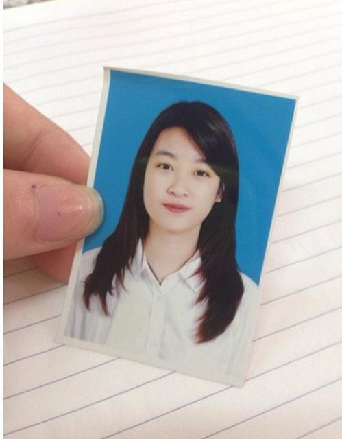 Hoa hậu Đỗ Mỹ Linh cũng được phong danh hiệu "thánh ảnh thẻ" vì vẫn xinh đẹp, rạng ngời. Hoa hậu Đỗ Mỹ Linh cũng được phong danh hiệu "thánh ảnh thẻ" vì vẫn xinh đẹp, rạng ngời.