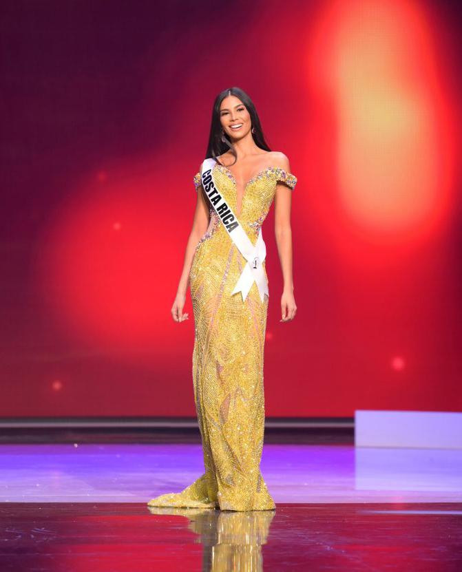 Đại diện của Costa Rica, Ivonne Cerdas được chuyên gia nhận định có body gợi cảm, quyến rũ. Missosology nhận xét cô catwalk nhanh nhẹn, tràn đầy năng lượng.