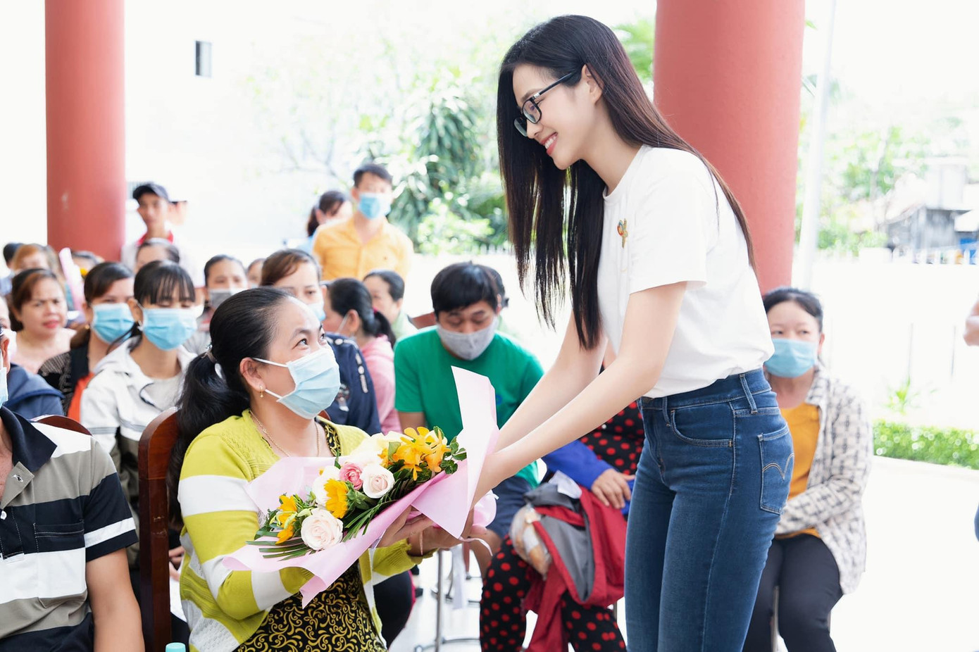 Đỗ Thị Hà có chuyến từ thiện đầu tiên với vai trò Chủ tịch CLB "Suối mát từ tâm".