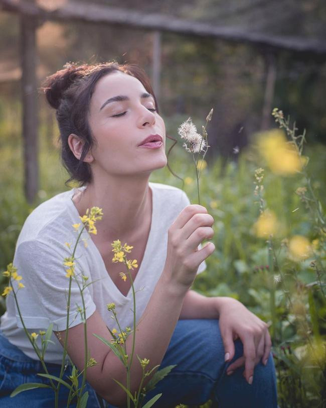 Khoảnh khắc đời thường của Julia Gama khiến fan say đắm.