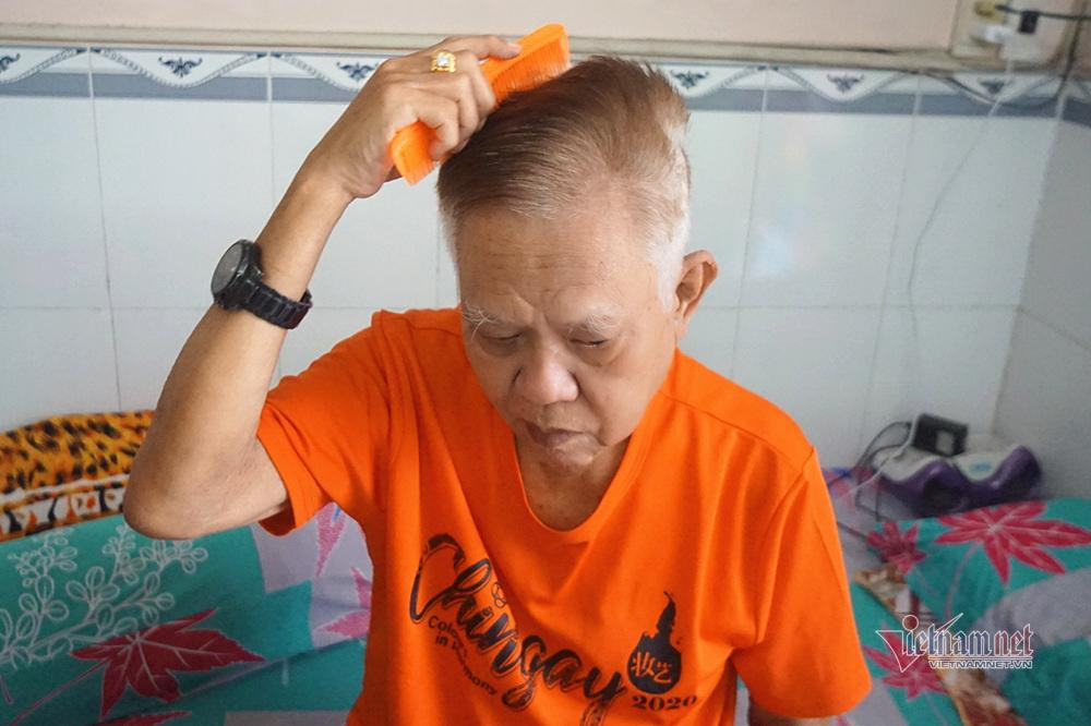 Vinh Sử có thể tự làm vài sinh hoạt cá nhân đơn giản.