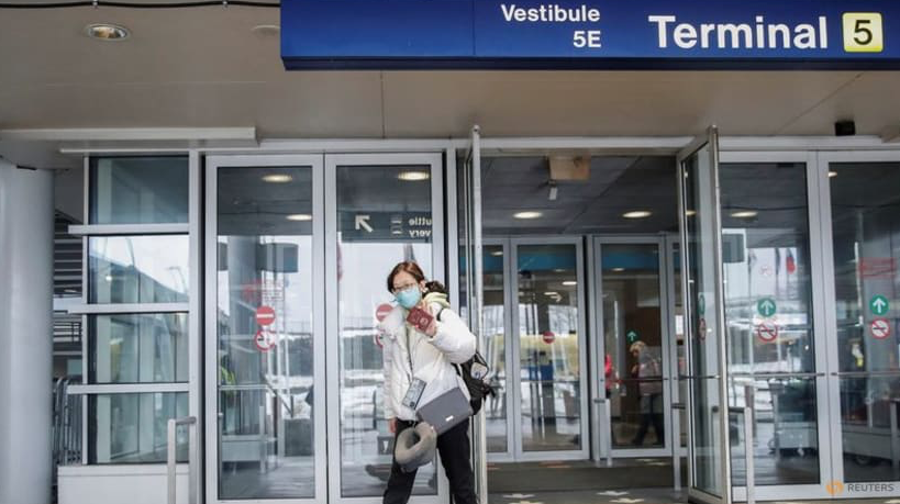 Một hành khách rời nhà ga sân bay O'Hare ở Chicago sau chuyến bay từ Trung Quốc ngày 24/1/2020. (Ảnh: Reuters) Một hành khách rời nhà ga sân bay O'Hare ở Chicago sau chuyến bay từ Trung Quốc ngày 24/1/2020. (Ảnh: Reuters)