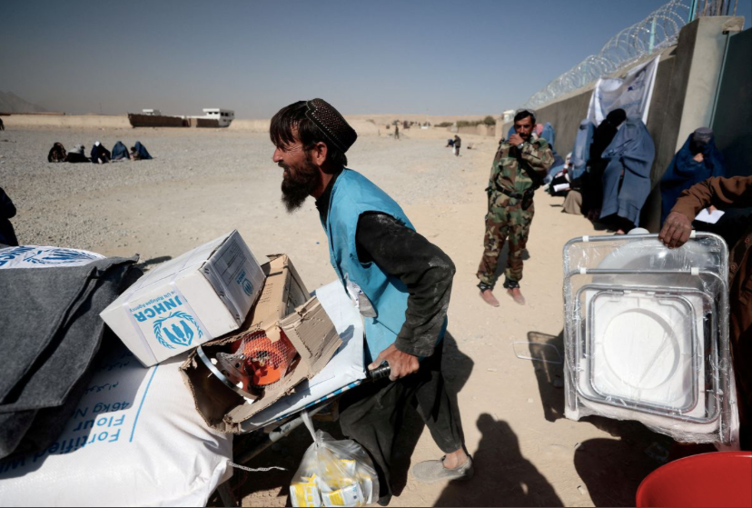 Một chuyến hàng viện trợ của LHQ được đưa đến Afghanistan ngày 28/10/2021. (Ảnh: Reuters)