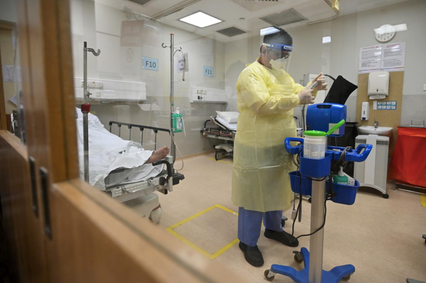 Omicron có những đột biến chưa từng thấy ở các virus corona trước đây. (Ảnh: ST)