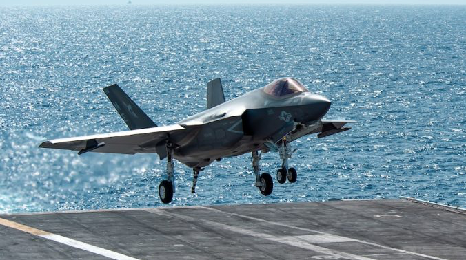 Một chiếc F-35C của Hải quân Mỹ Một chiếc F-35C của Hải quân Mỹ