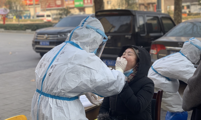 Xét nghiệm COVID-19 cho người dân tỉnh Hà Nam, Trung Quốc, ngày 2/1. (Ảnh: Global Times) Xét nghiệm COVID-19 cho người dân tỉnh Hà Nam, Trung Quốc, ngày 2/1. (Ảnh: Global Times)