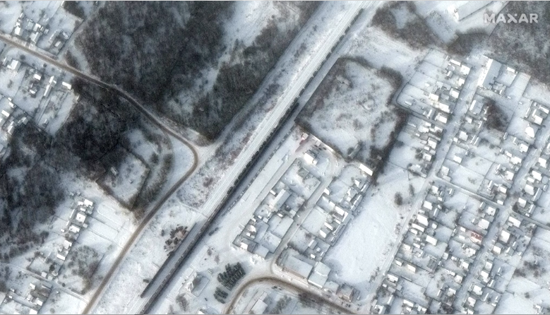 Ảnh vệ tinh cho thấy các phương tiện quân sự của Nga ở gần biên giới Ukraine. (Reuters)