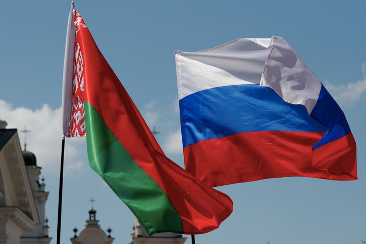 Quốc kỳ của Belarus và Nga. (Ảnh: Reuters) Quốc kỳ của Belarus và Nga. (Ảnh: Reuters)