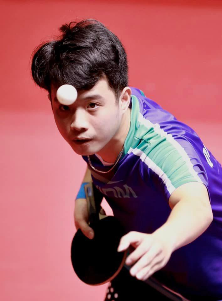 Ở tuổi đôi mươi, nhưng Nguyễn Đăng Hiệp đã chứng tỏ là một tay vợt bản lĩnh, lỳ lợm trước người đàn anh Nguyễn Anh Tú.