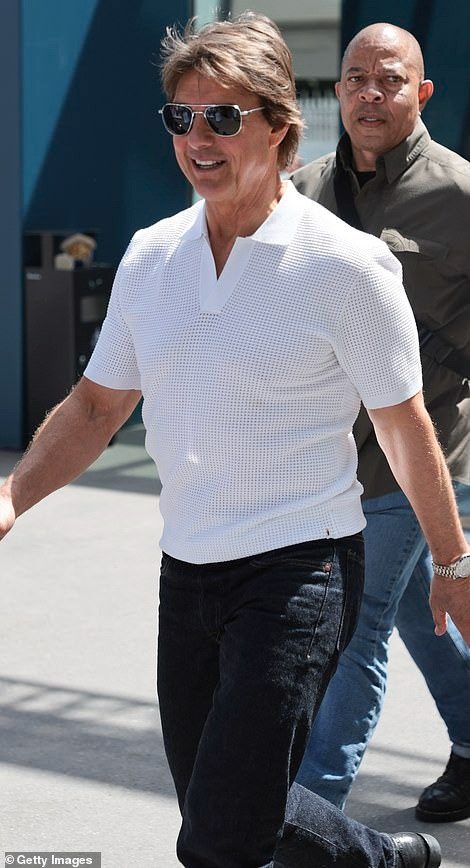 Tom Cruise là người trả 65.000 USD/năm học phí cho con gái Suri. Ảnh: TikTok/Getty Images.