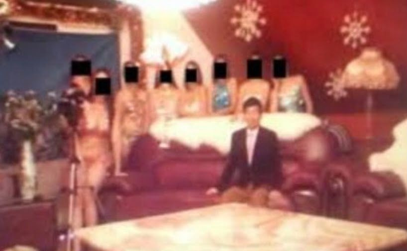 Bức ảnh khỏa thân khiến ông Cho bị điều tra. Ảnh: Netflix.