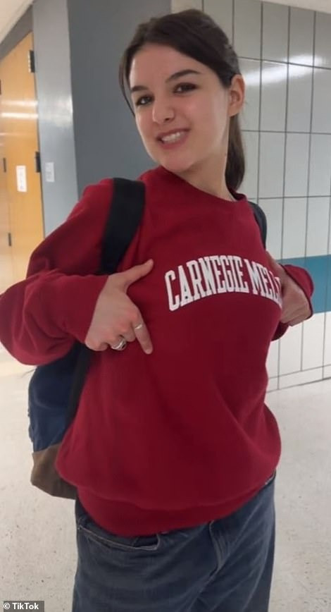 Tom Cruise là người trả 65.000 USD/năm học phí cho con gái Suri. Ảnh: TikTok/Getty Images.