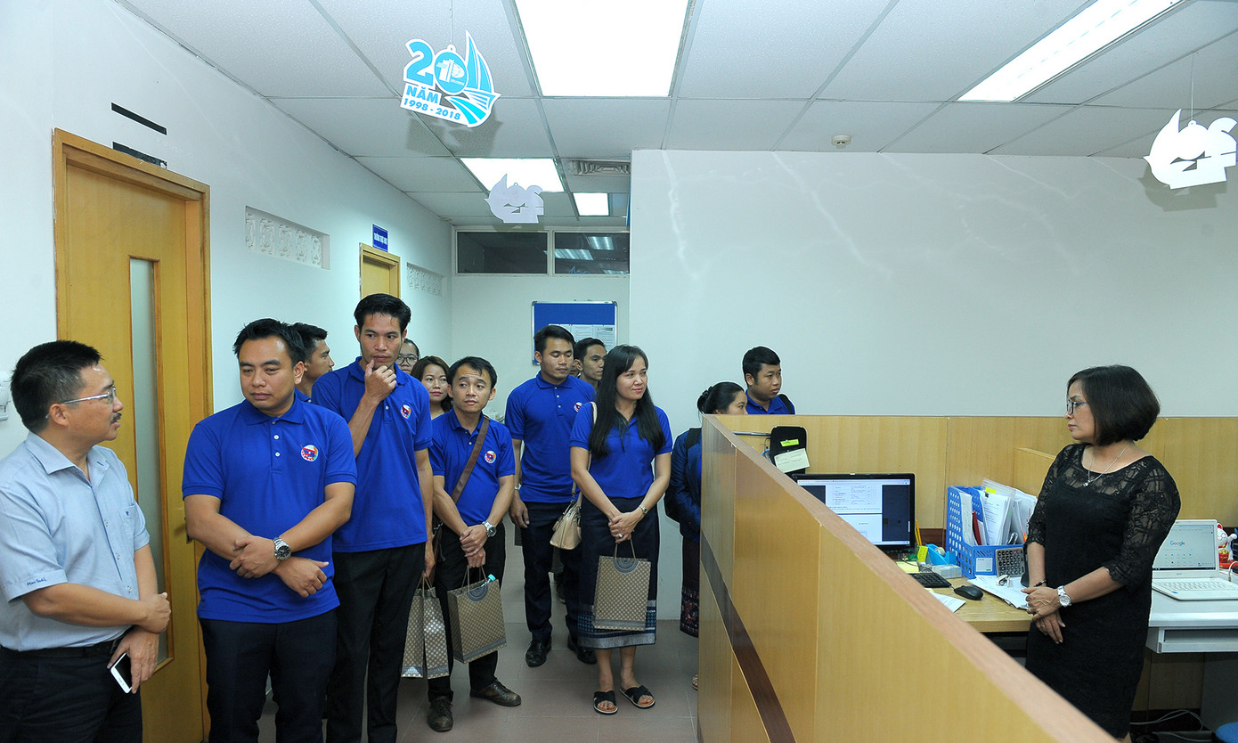 Đoàn thanh niên Lào ấn tượng với Chủ nhật Đỏ báo Tiền Phong ảnh 9