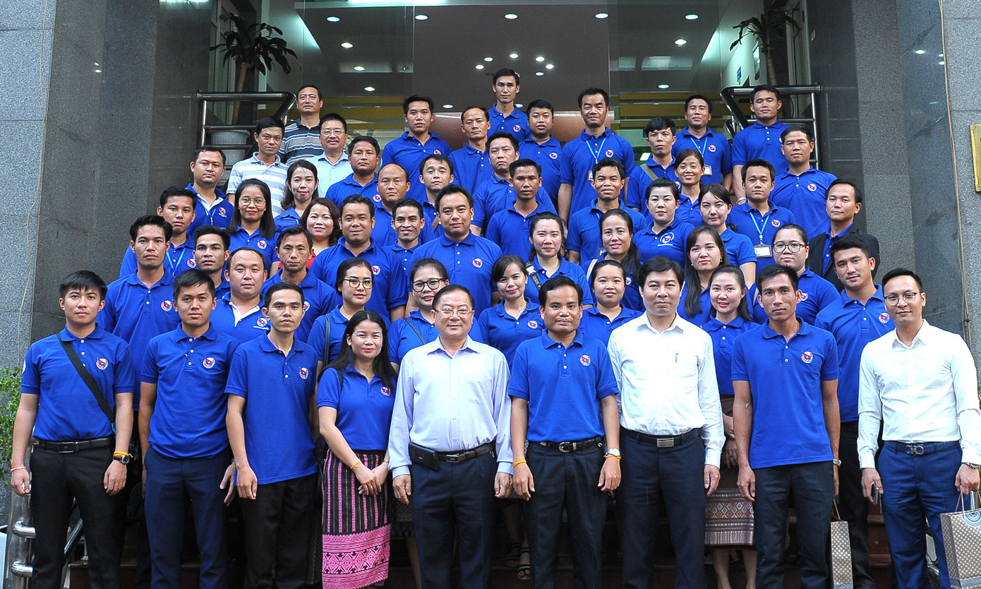 Đoàn thanh niên Lào ấn tượng với Chủ nhật Đỏ báo Tiền Phong ảnh 13