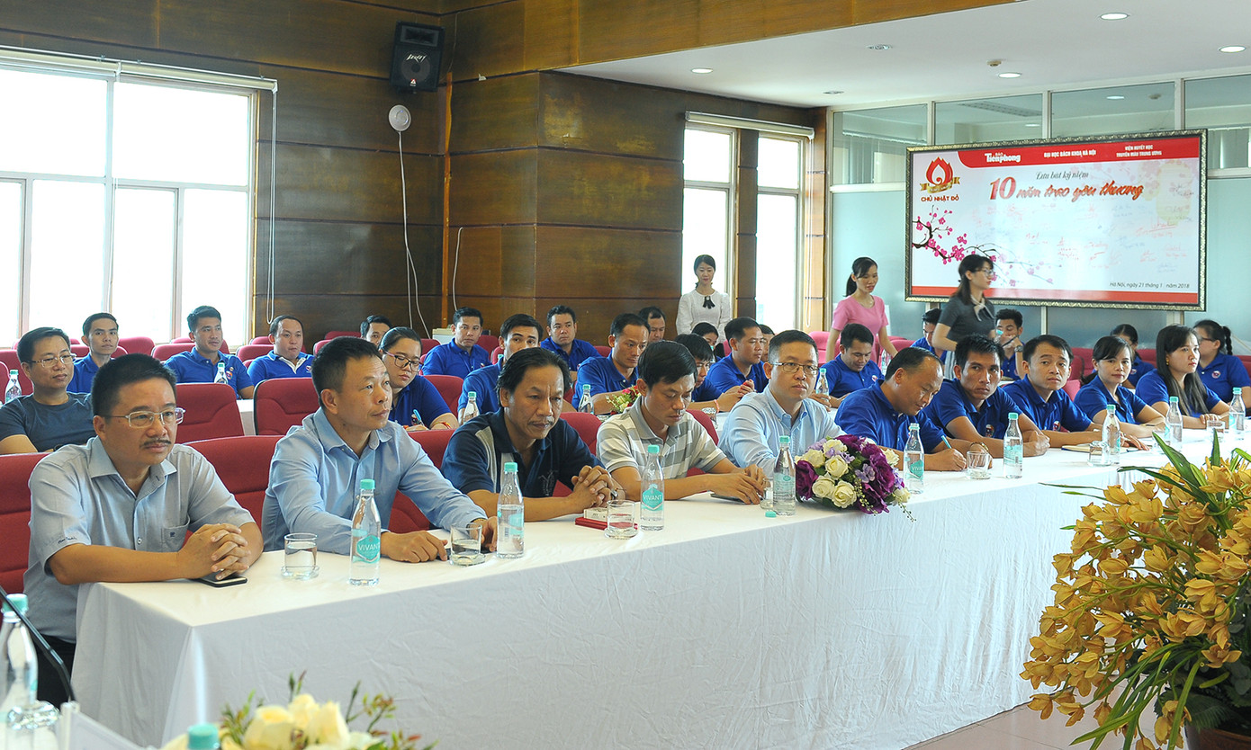 Đoàn thanh niên Lào ấn tượng với Chủ nhật Đỏ báo Tiền Phong ảnh 3