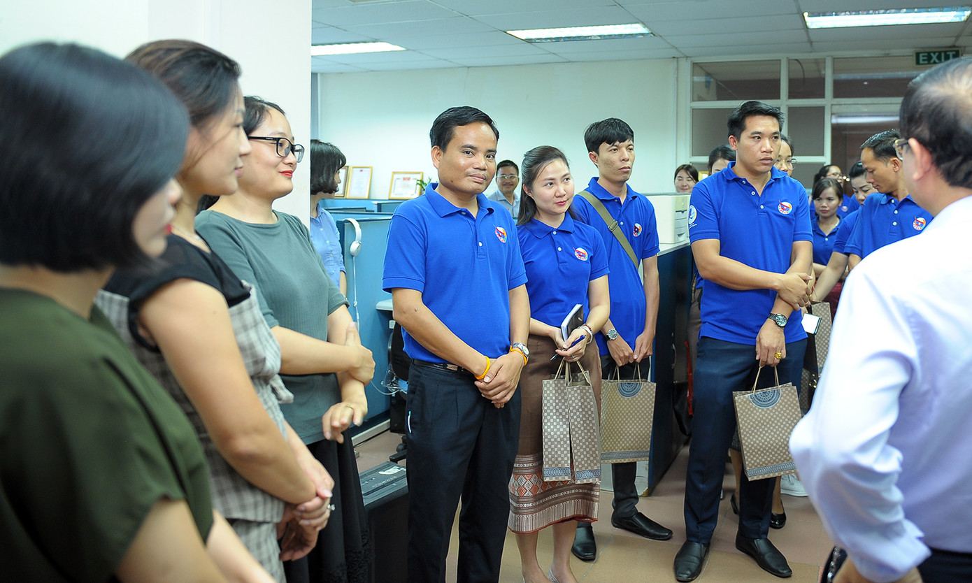 Đoàn thanh niên Lào ấn tượng với Chủ nhật Đỏ báo Tiền Phong ảnh 11