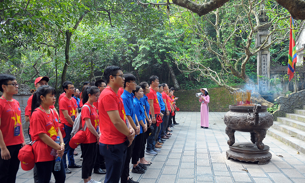 Hành trình 'Tôi yêu Tổ quốc tôi' lấy lửa từ núi thiêng Nghĩa Lĩnh ảnh 4