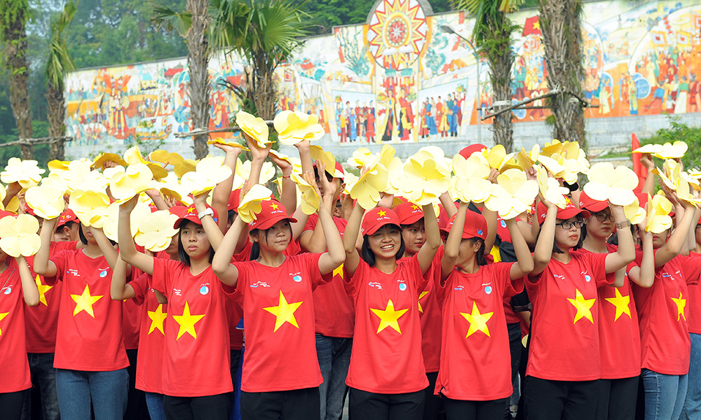 Hành trình 'Tôi yêu Tổ quốc tôi' lấy lửa từ núi thiêng Nghĩa Lĩnh ảnh 10