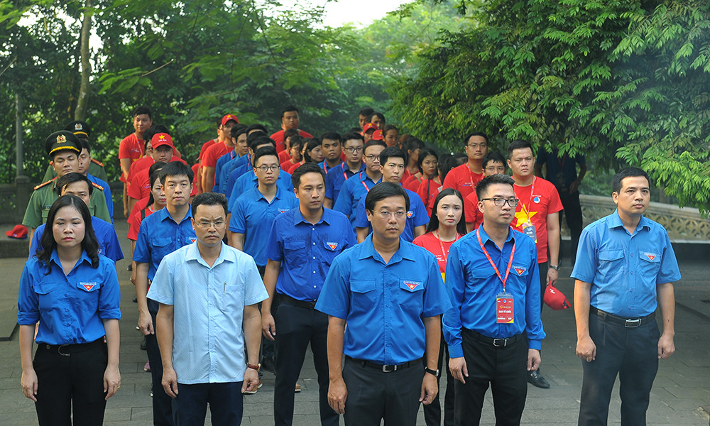 Hành trình 'Tôi yêu Tổ quốc tôi' lấy lửa từ núi thiêng Nghĩa Lĩnh ảnh 2