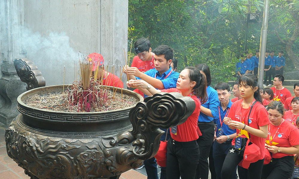 Hành trình 'Tôi yêu Tổ quốc tôi' lấy lửa từ núi thiêng Nghĩa Lĩnh ảnh 3
