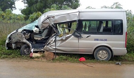 BẢN TIN ATGT: Người đàn ông gần đứt lìa chân sau cú tông của tàu hỏa ảnh 6