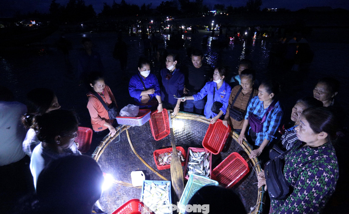 Việc phối hợp còn giúp truy xuất nguồn gốc thủy sản đánh bắt được.