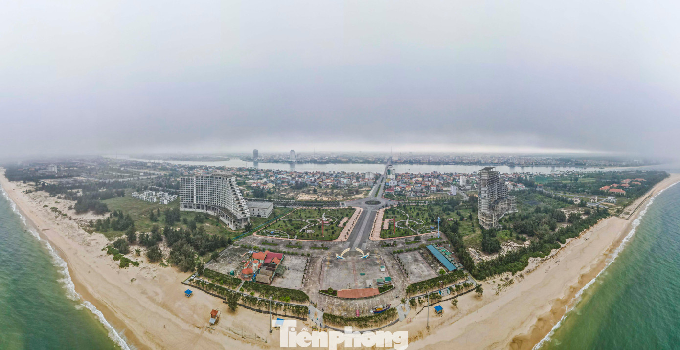 Bán đảo Bảo Ninh có địa thế thuận lợi với một mặt giáp sông Nhật Lệ và một mặt hướng biển. Nơi đây được ví như “hòn ngọc” của TP. Đồng Hới, kỳ vọng trở thành trung tâm du lịch nghỉ dưỡng, thị trường bất động sản lớn của miền Trung.