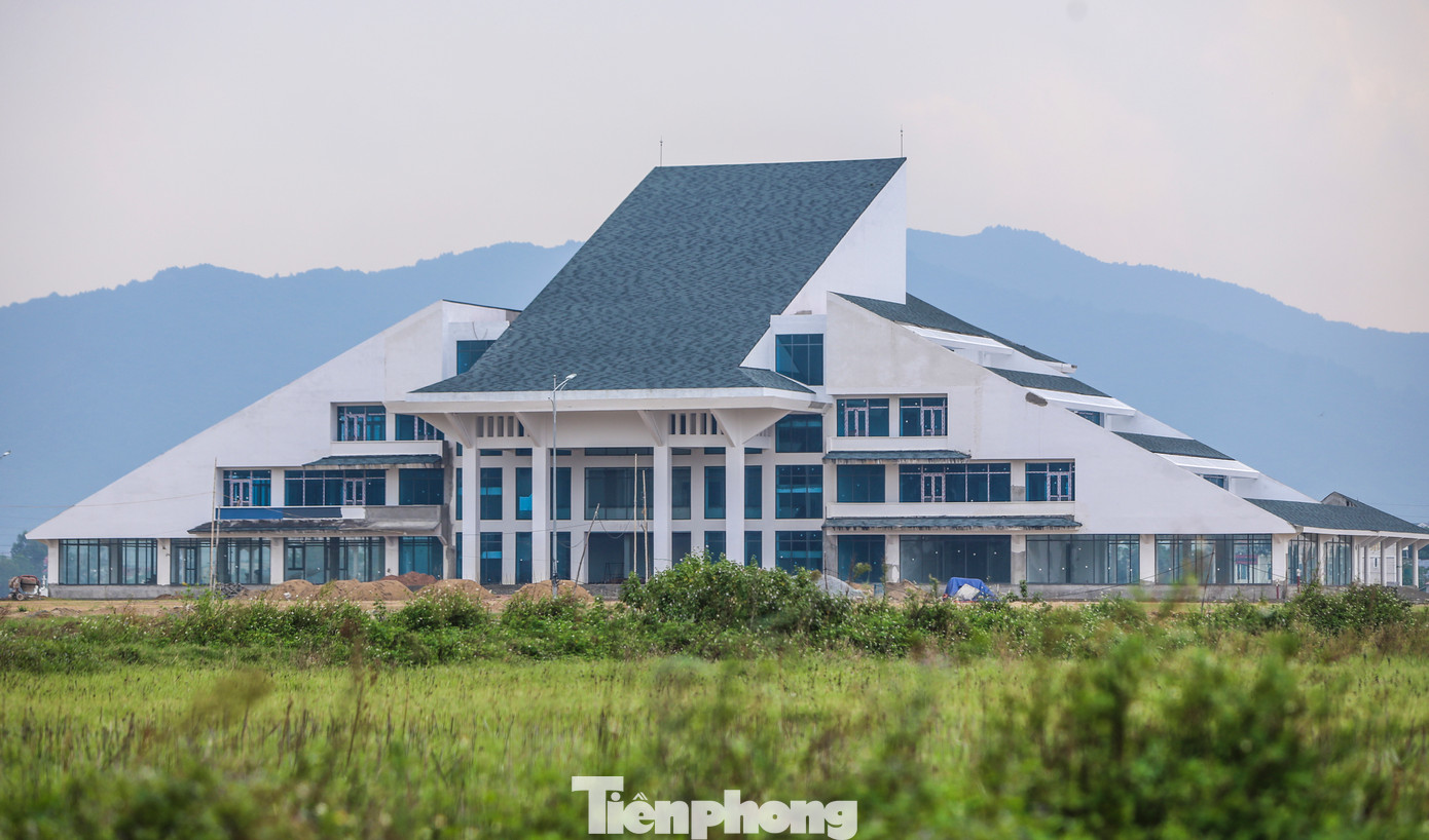 Hà Tĩnh đã lên phương án xử lý trụ sở dôi dư sau sáp nhập. Hà Tĩnh đã lên phương án xử lý trụ sở dôi dư sau sáp nhập.