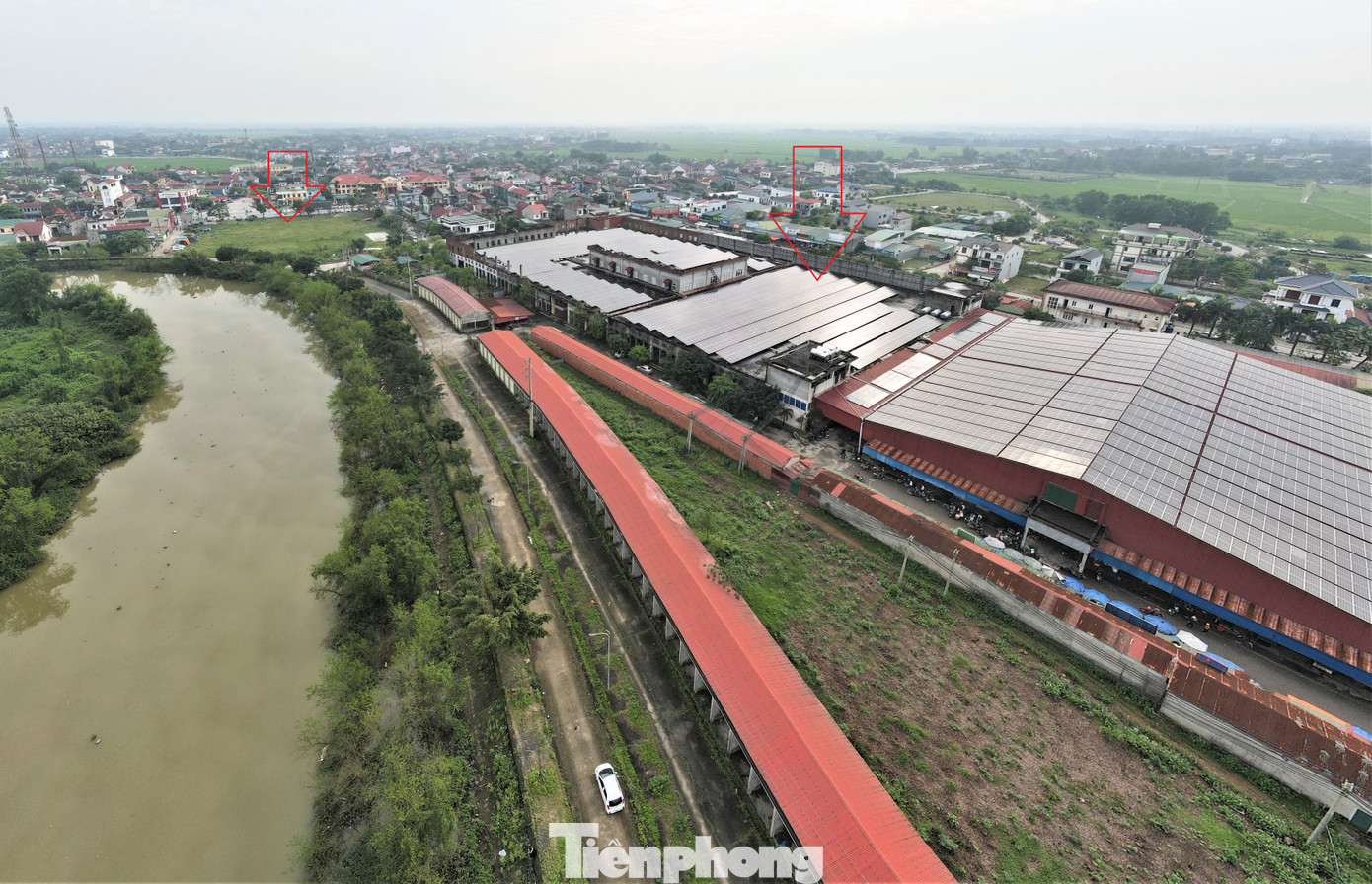 Dự án Chợ, khách sạn, trung tâm thương mại và dịch vụ tổng hợp chợ Hội được UBND tỉnh Hà Tĩnh cho phép Công ty CP Đầu tư phát triển Công thương Miền Trung thực hiện vào năm 2010. Công trình có tổng mức đầu tư hơn 400 tỷ đồng, triển khai xây dựng trên diện tích khu "đất vàng" rộng hơn 6ha nằm ở trung tâm thị trấn Cẩm Xuyên (huyện Cẩm Xuyên). Dự án Chợ, khách sạn, trung tâm thương mại và dịch vụ tổng hợp chợ Hội được UBND tỉnh Hà Tĩnh cho phép Công ty CP Đầu tư phát triển Công thương Miền Trung thực hiện vào năm 2010. Công trình có tổng mức đầu tư hơn 400 tỷ đồng, triển khai xây dựng trên diện tích khu "đất vàng" rộng hơn 6ha nằm ở trung tâm thị trấn Cẩm Xuyên (huyện Cẩm Xuyên).