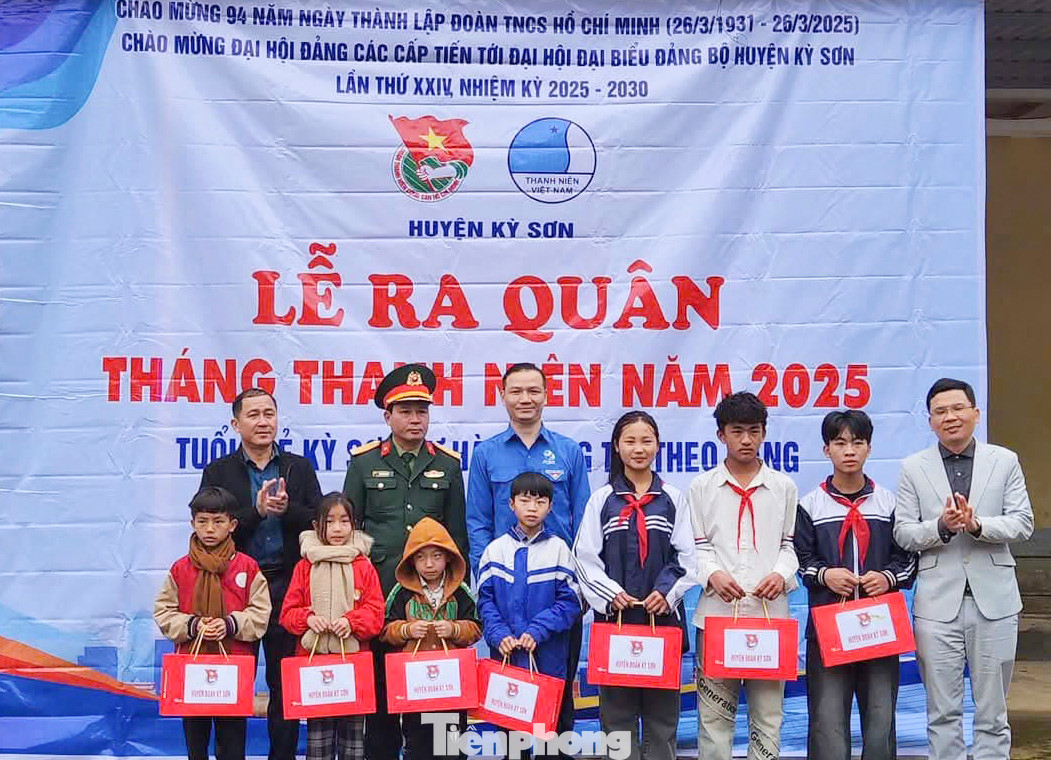 Hưởng ứng Lễ phát động Tháng Thanh niên 2025 cấp tỉnh, 100% các cấp bộ Đoàn trên địa bàn tỉnh Nghệ An đã đồng loạt ra quân với nhiều hoạt động ý nghĩa, thu hút sự tham gia của hơn 9.000 ĐVTN, tổng giá trị nguồn lực hơn 2 tỷ đồng.