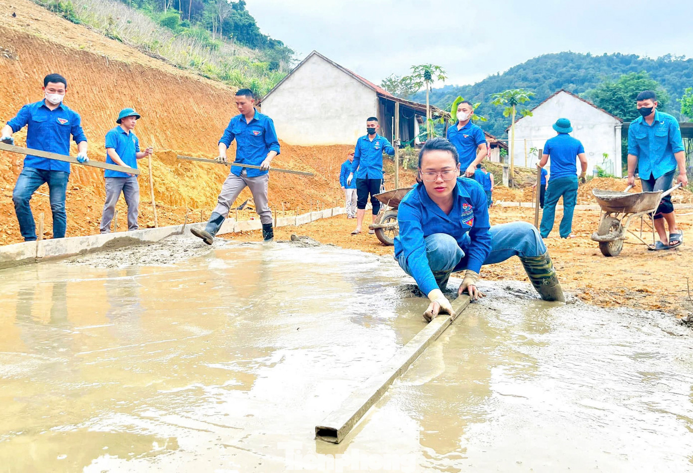 Hưởng ứng Lễ phát động Tháng Thanh niên 2025 cấp tỉnh, 100% các cấp bộ Đoàn trên địa bàn tỉnh Nghệ An đã đồng loạt ra quân với nhiều hoạt động ý nghĩa, thu hút sự tham gia của hơn 9.000 ĐVTN, tổng giá trị nguồn lực hơn 2 tỷ đồng.