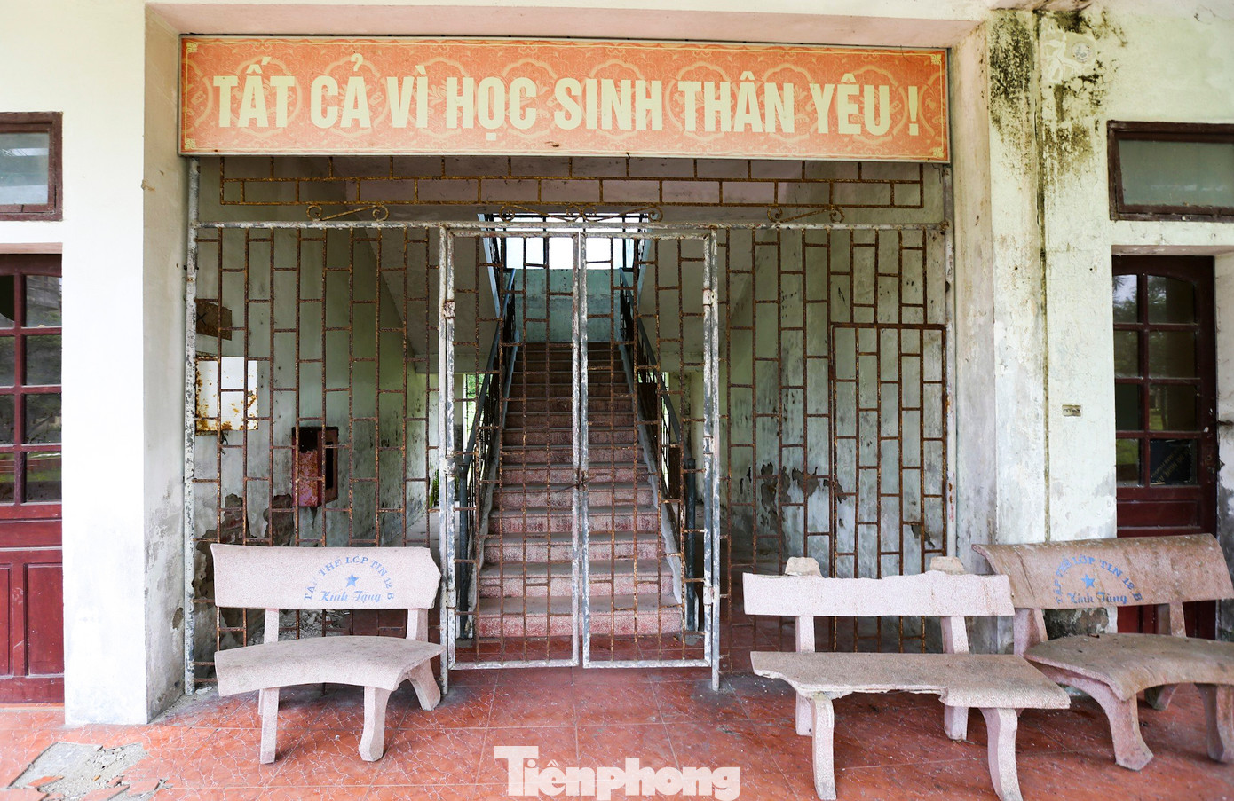 Lãnh đạo địa phương cho biết ngôi trường dừng hoạt động hàng chục năm nay, xuống cấp nghiêm trọng. Người dân địa phương cũng mong muốn ngôi trường được sử dụng hợp lý tránh lãng phí cơ sở vật chất, đất đai.