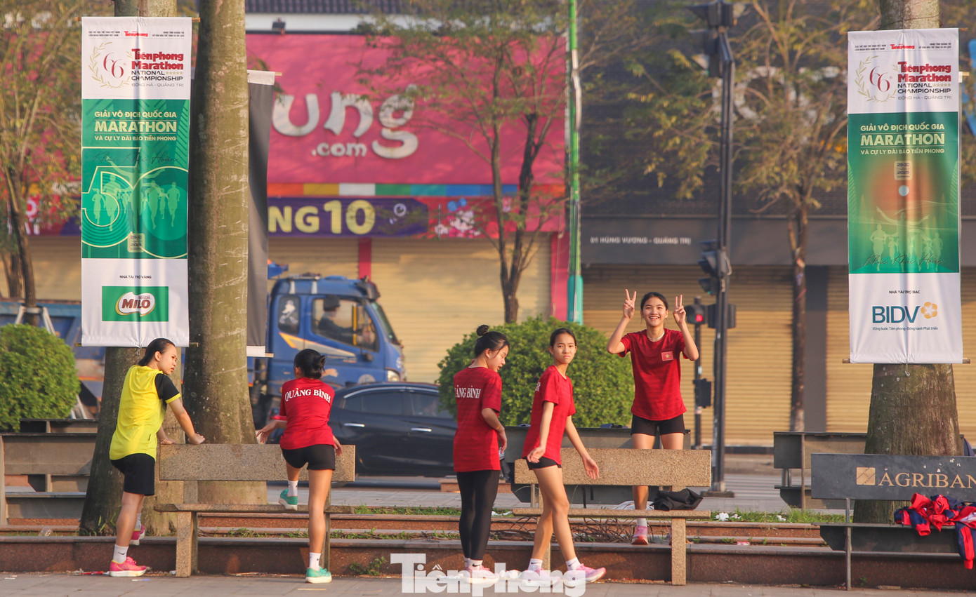 Tại giải đấu, tất cả sẽ được khoác lên mình chiếc áo đấu, đội mũ tai bèo màu xanh, tựa như những chiến sĩ giải phóng năm xưa.