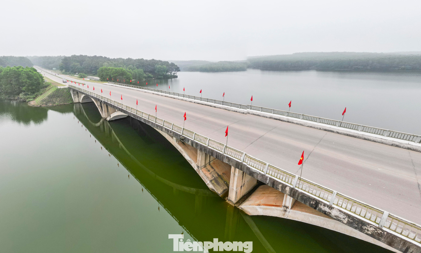 Các VĐV từng tham dự Tiền Phong Marathon đều nói, chạy dưới hàng cờ Tổ quốc mang lại rất nhiều cảm xúc, đồng thời thúc đẩy tinh thần vượt lên chính mình.