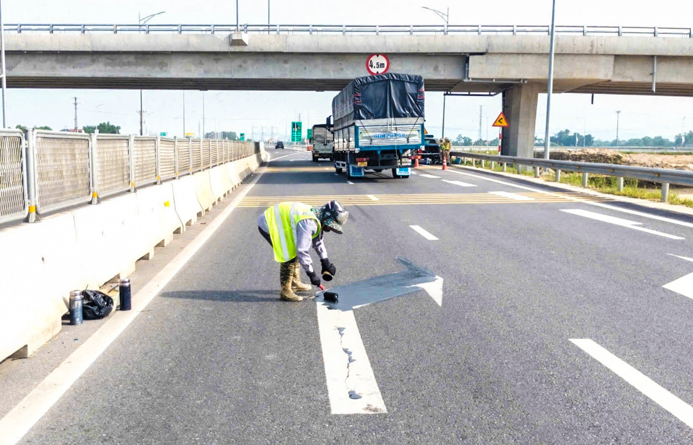 Cao tốc qua Hà Tĩnh đi vào khai thác hơn 1 tháng qua, từng có nhiều bất cập song đã được điều chỉnh phù hợp. Cao tốc qua Hà Tĩnh đi vào khai thác hơn 1 tháng qua, từng có nhiều bất cập song đã được điều chỉnh phù hợp.