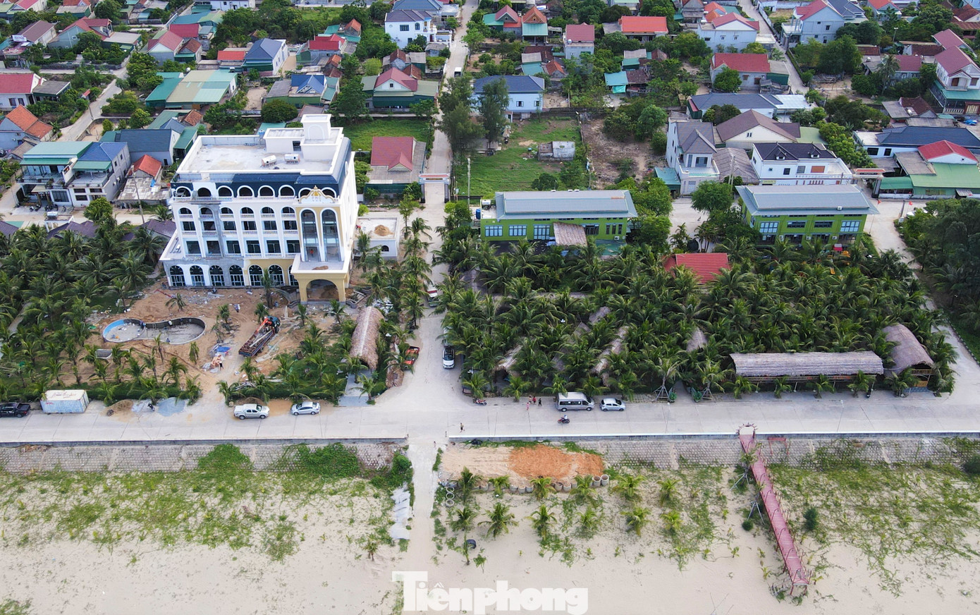 Các khu nghỉ dưỡng, sinh thái cũng mọc lên ven biển Cương Gián.