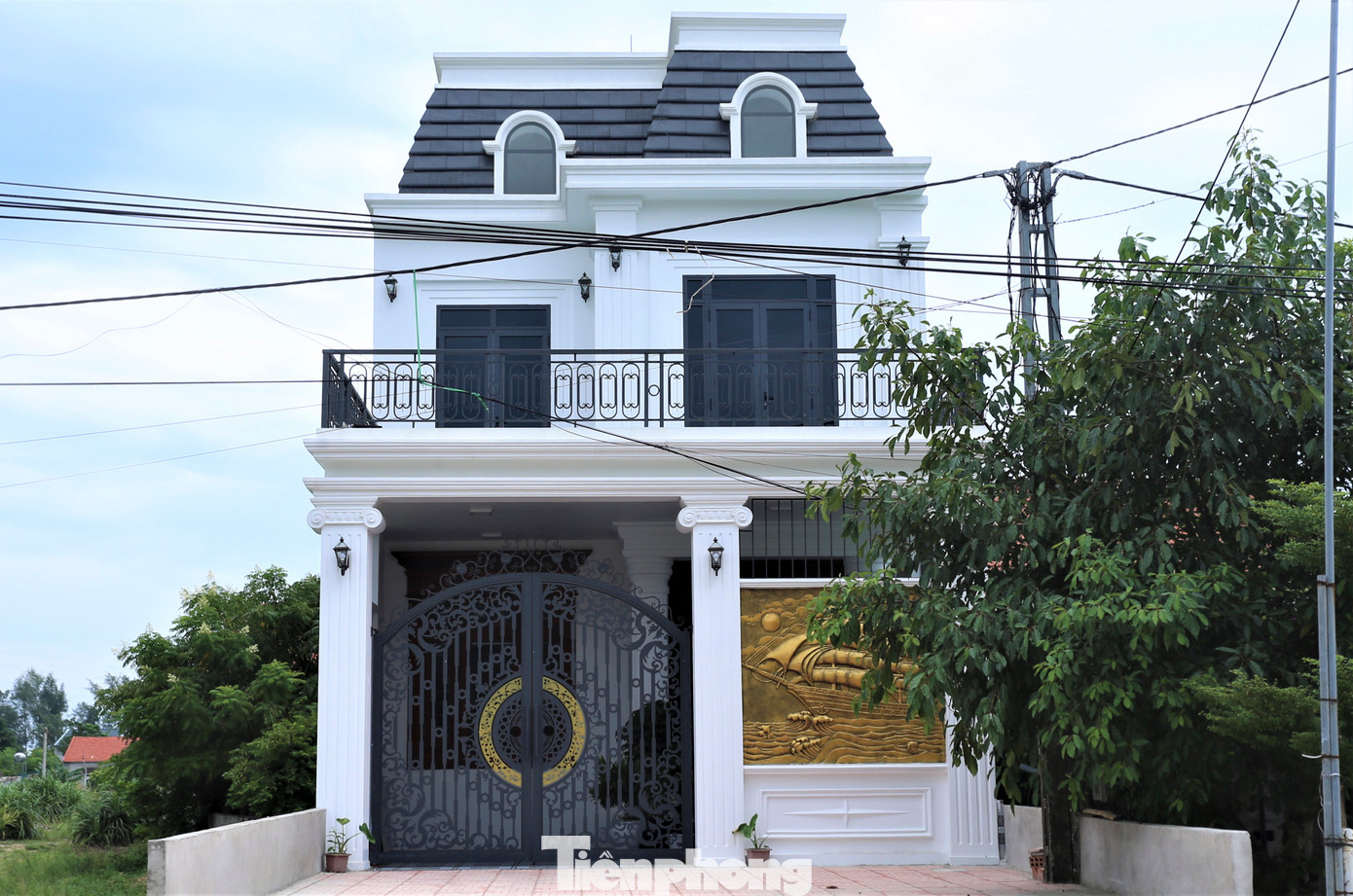 Việc người dân đi lao động nước ngoài giúp đời sống làng biển Hà Tĩnh thay đổi tốt hơn. Những căn biệt thự đua nhau &quot;mọc như nấm&quot;.