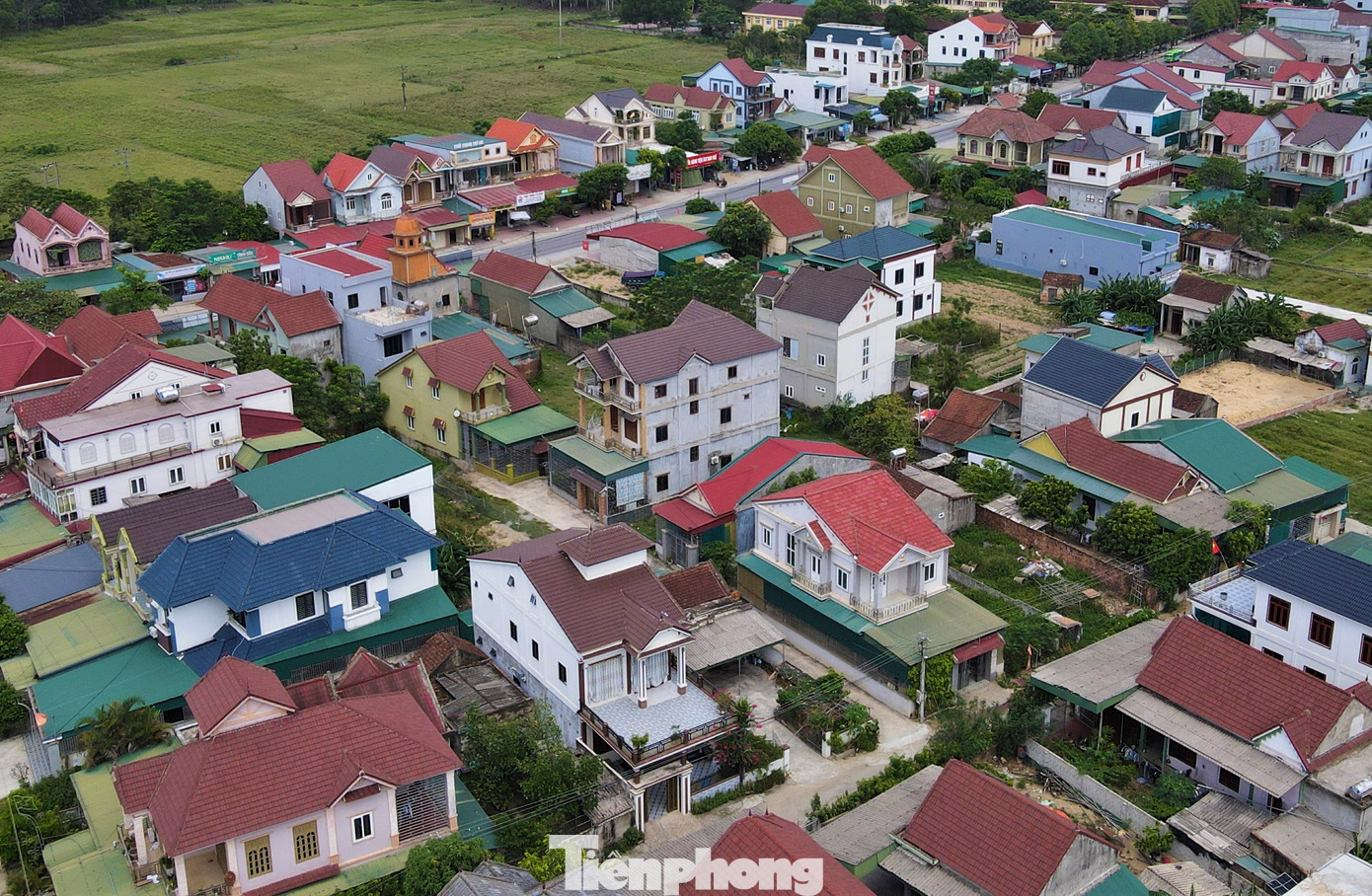 Việc người dân đi lao động nước ngoài giúp đời sống làng biển Hà Tĩnh thay đổi tốt hơn. Những căn biệt thự đua nhau &quot;mọc như nấm&quot;.