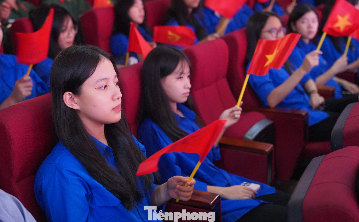 Câu nói bất hủ của anh hùng Lý Tự Trọng “Con đường của thanh niên chỉ là con đường cách mạng không thể có con đường nào khác” trở thành lý tưởng sống, điểm tựa cho các thế hệ thanh niên Việt Nam.