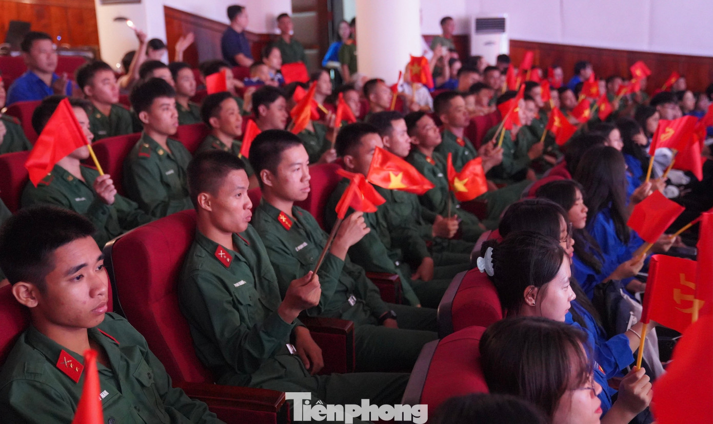 Câu nói bất hủ của anh hùng Lý Tự Trọng “Con đường của thanh niên chỉ là con đường cách mạng không thể có con đường nào khác” trở thành lý tưởng sống, điểm tựa cho các thế hệ thanh niên Việt Nam.