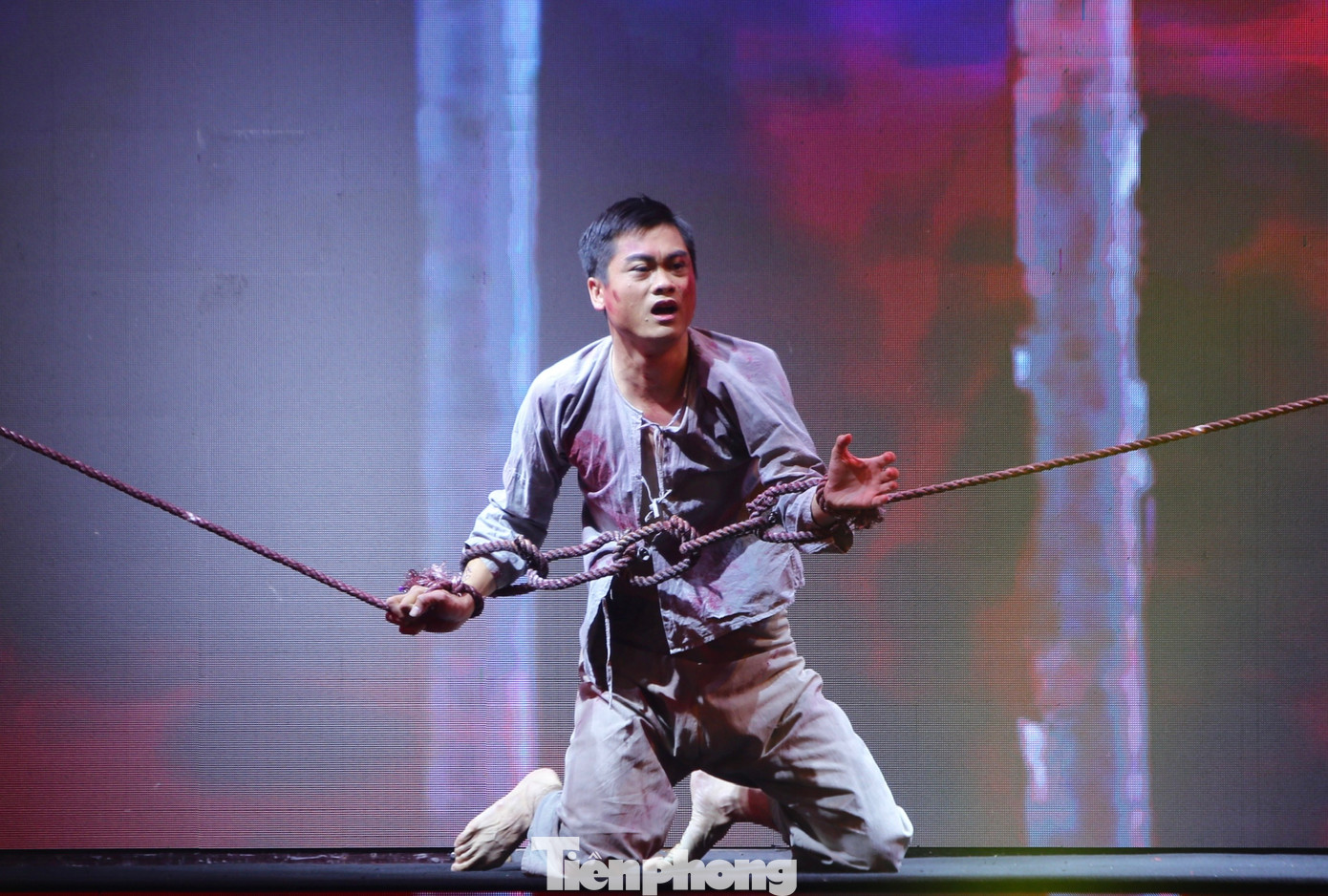 Chương 3 phản ánh sự tiếp nối tinh thần, ý chí cách mạng đồng chí Lý Tự Trọng của thanh niên Việt Nam trong xây dựng quê hương, đất nước.