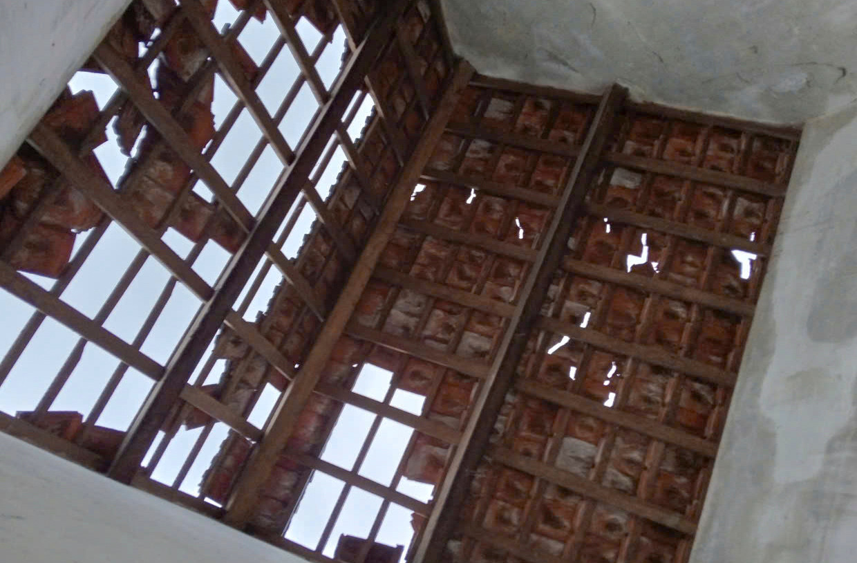 Nhà dân bị tốc mái, tài sản hư hỏng sau đợt mưa giông. Nhà dân bị tốc mái, tài sản hư hỏng sau đợt mưa giông.