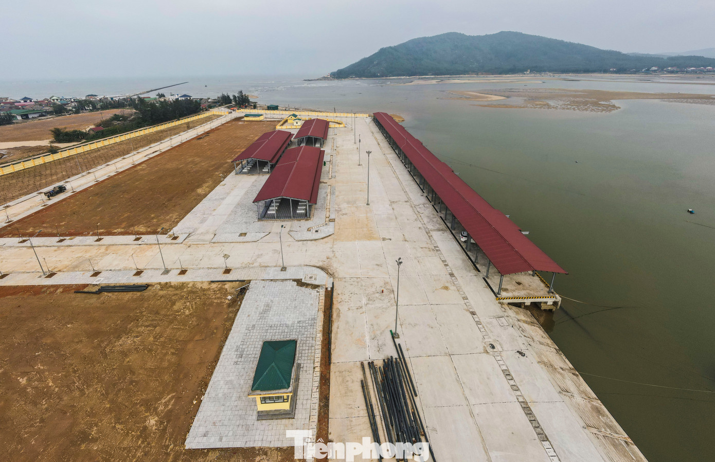 Đây là một trong các dự án xây dựng, nâng cấp cơ sở dịch vụ hậu cần nghề cá và dự án phục hồi, tái tạo hệ sinh thái thủy sinh, nguồn lợi thủy sản tại 4 tỉnh miền Trung, sử dụng khoản tiền bồi thường của Công ty TNHH Gang thép Hưng Nghiệp Formosa Hà Tĩnh.