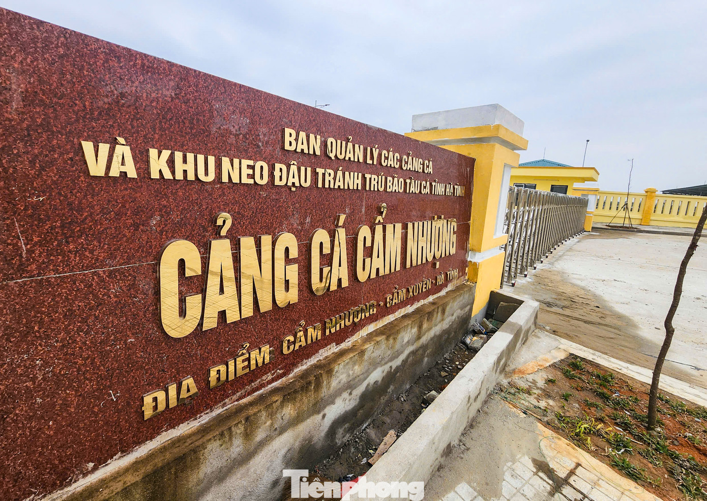 Khởi công đầu năm 2024, sau 1 năm thi công, đến nay cơ bản các hạng mục dự án đã hoàn thành. Hiện, chủ đầu tư đang yêu cầu nhà thầu hoàn thiện việc nạo vét luồng lạch để bàn giao, đưa dự án vào sử dụng.