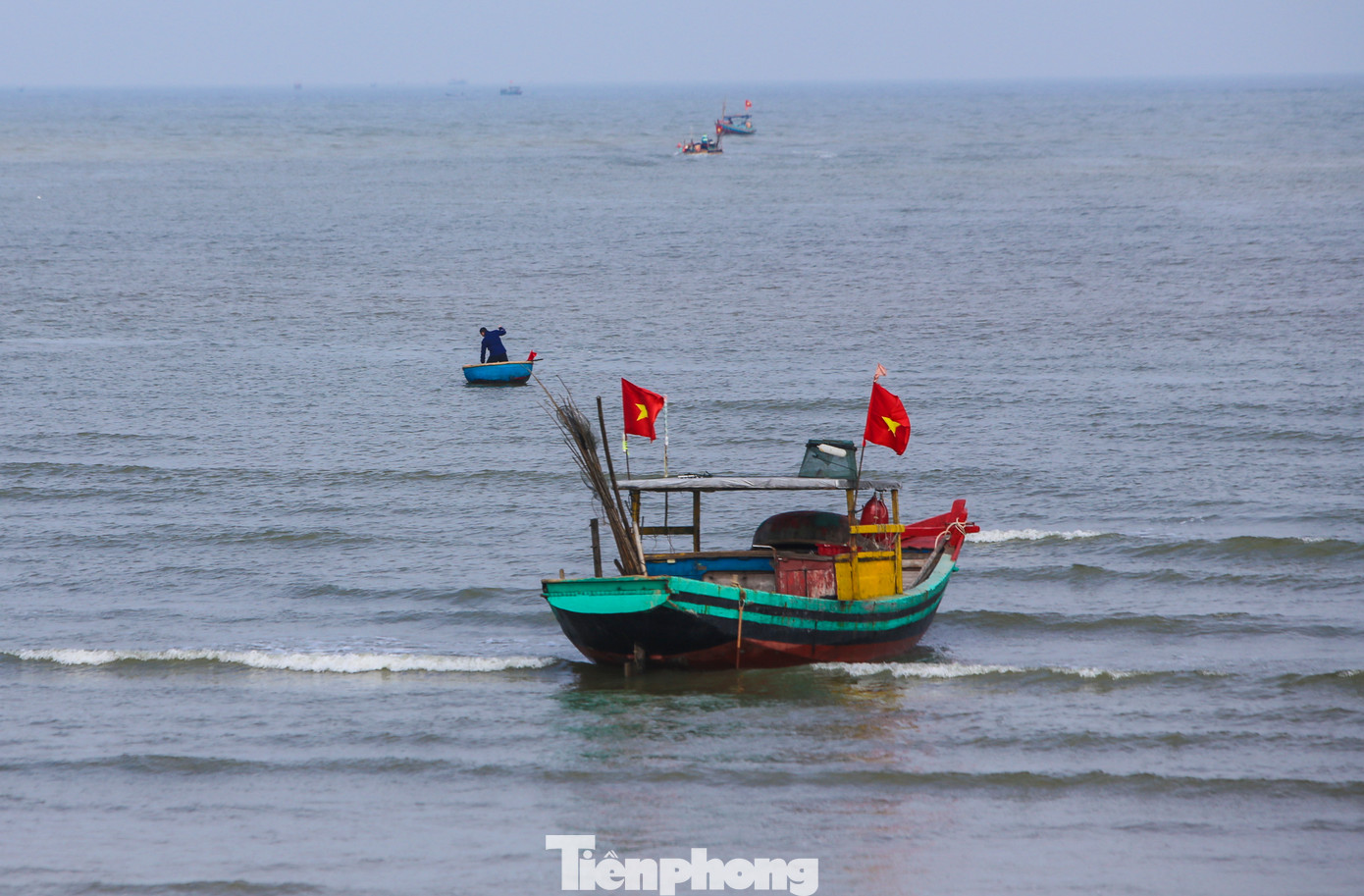 Theo ngư dân địa phương, từ trước đến nay, tàu thuyền neo đậu tại khu vực Cửa Nhượng rất khó khăn do tình trạng bồi lắng. Khi đánh bắt về, họ phải neo đậu ở xa nên việc vận chuyển hải sản về bờ khó khăn. Đặc biệt, vào những ngày mưa bão, ngư dân luôn bất an vì không có nơi neo đậu an toàn. Dự án khi hoàn thành hứa hẹn giúp ngư dân địa phương vững vàng bám biển, thuận lợi trong việc ra khơi, đưa cá vào bờ bán cho thương lái, nâng cao hiệu quả phát triển kinh tế.