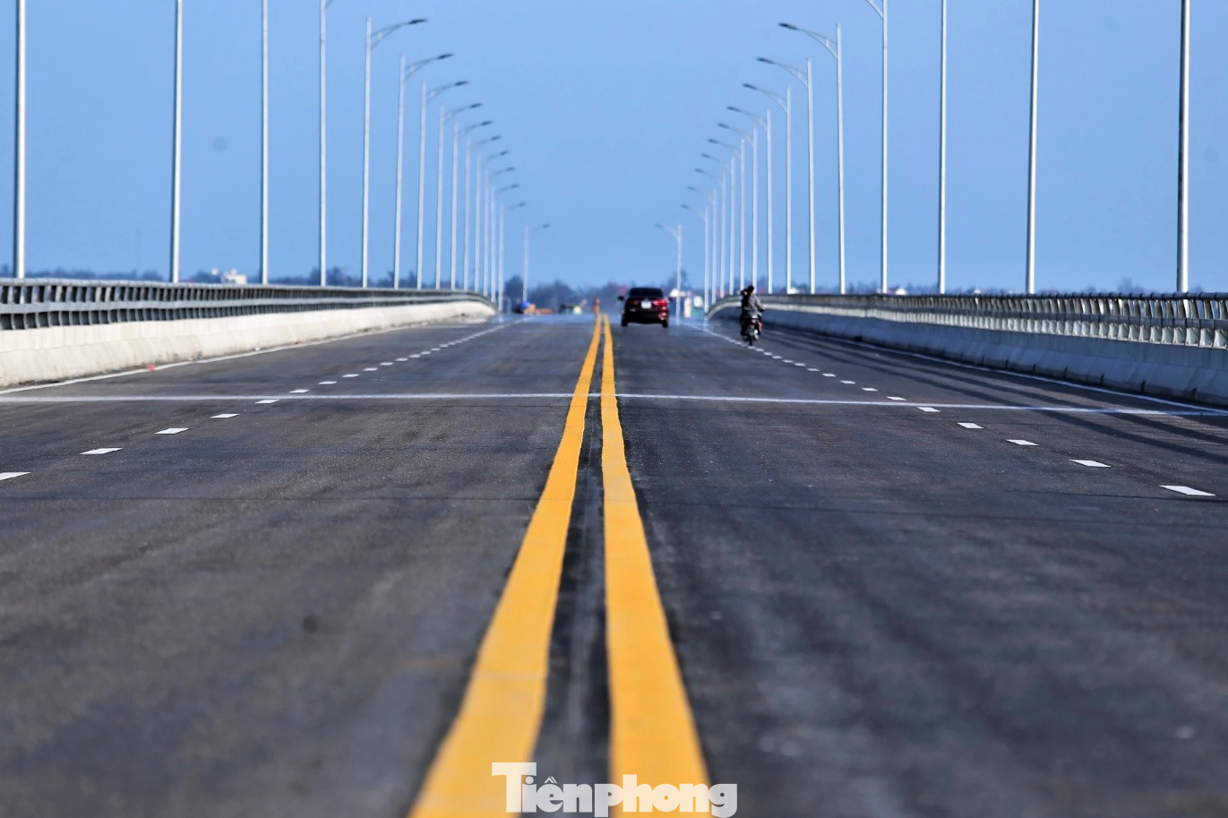 Phần đường của dự án được thiết kế theo tiêu chuẩn đường cấp 3 đồng bằng, nền đường rộng 12 m, mặt đường 11 m, bao gồm hai làn xe cơ giới và hai làn xe hỗn hợp, tốc độ thiết kế 80 km/h.