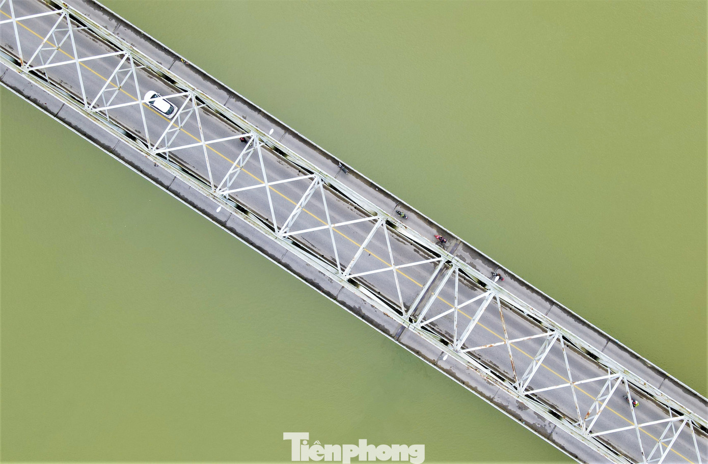 Công trình có chiều dài 630,5m với 13 nhịp. Cầu được xây dựng theo công nghệ cũ với kết cấu dàn thép.