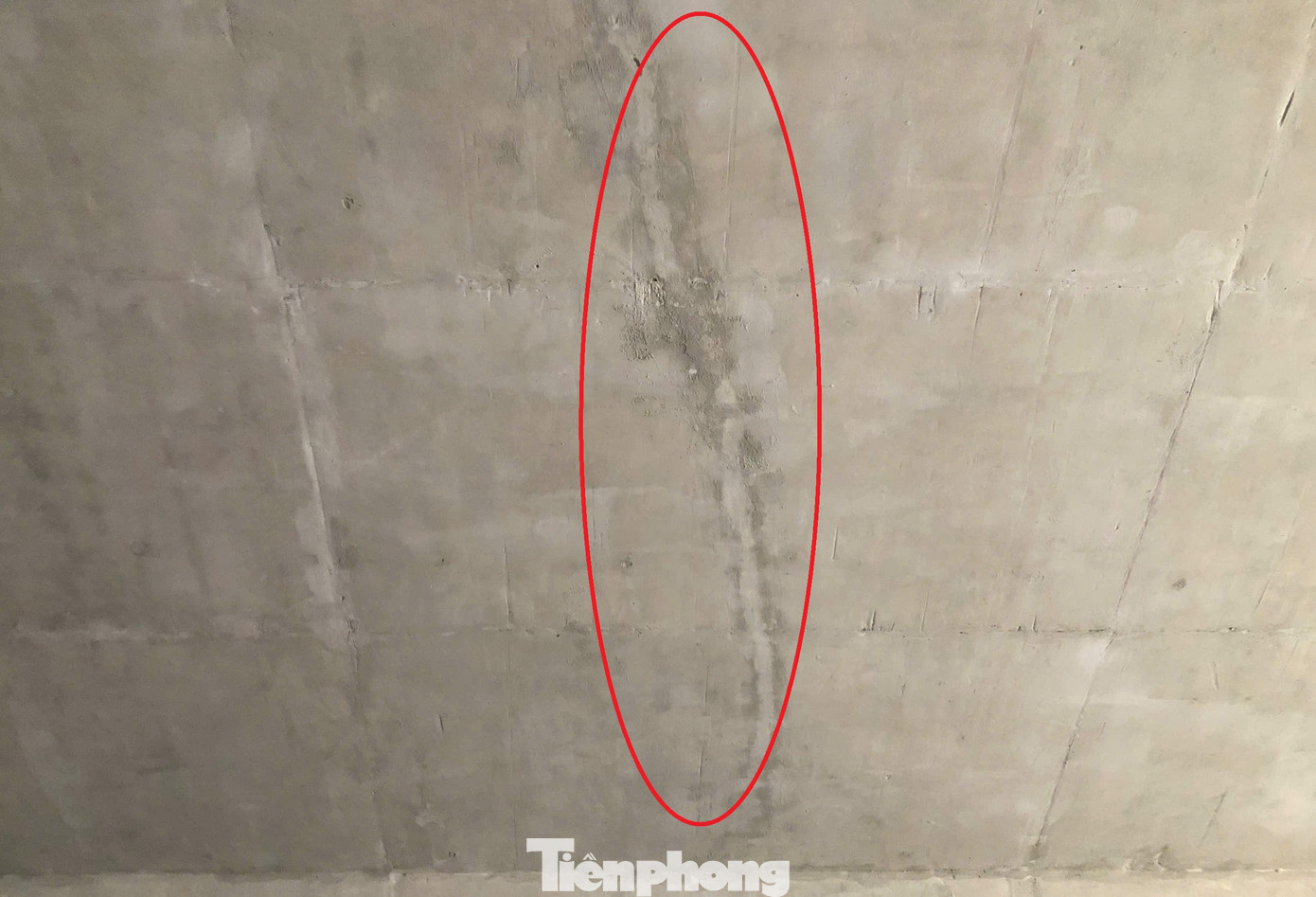 Vết rạn nứt tại nhiều vị trí trong hầm chui cao tốc qua xã Quang Lộc (huyện Can Lộc, Hà Tĩnh)